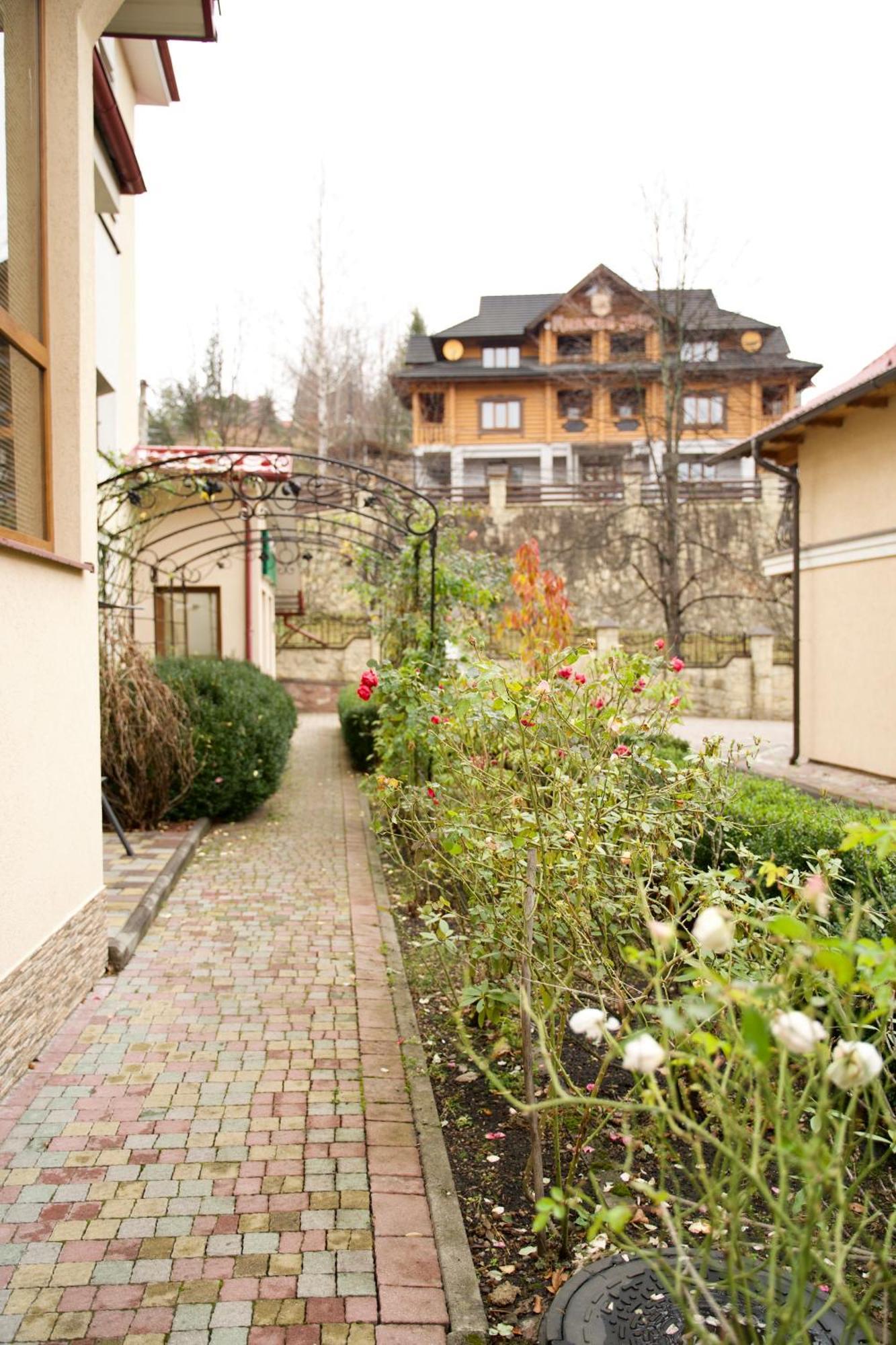 Петрос Family Hotel Jaremcse Kültér fotó