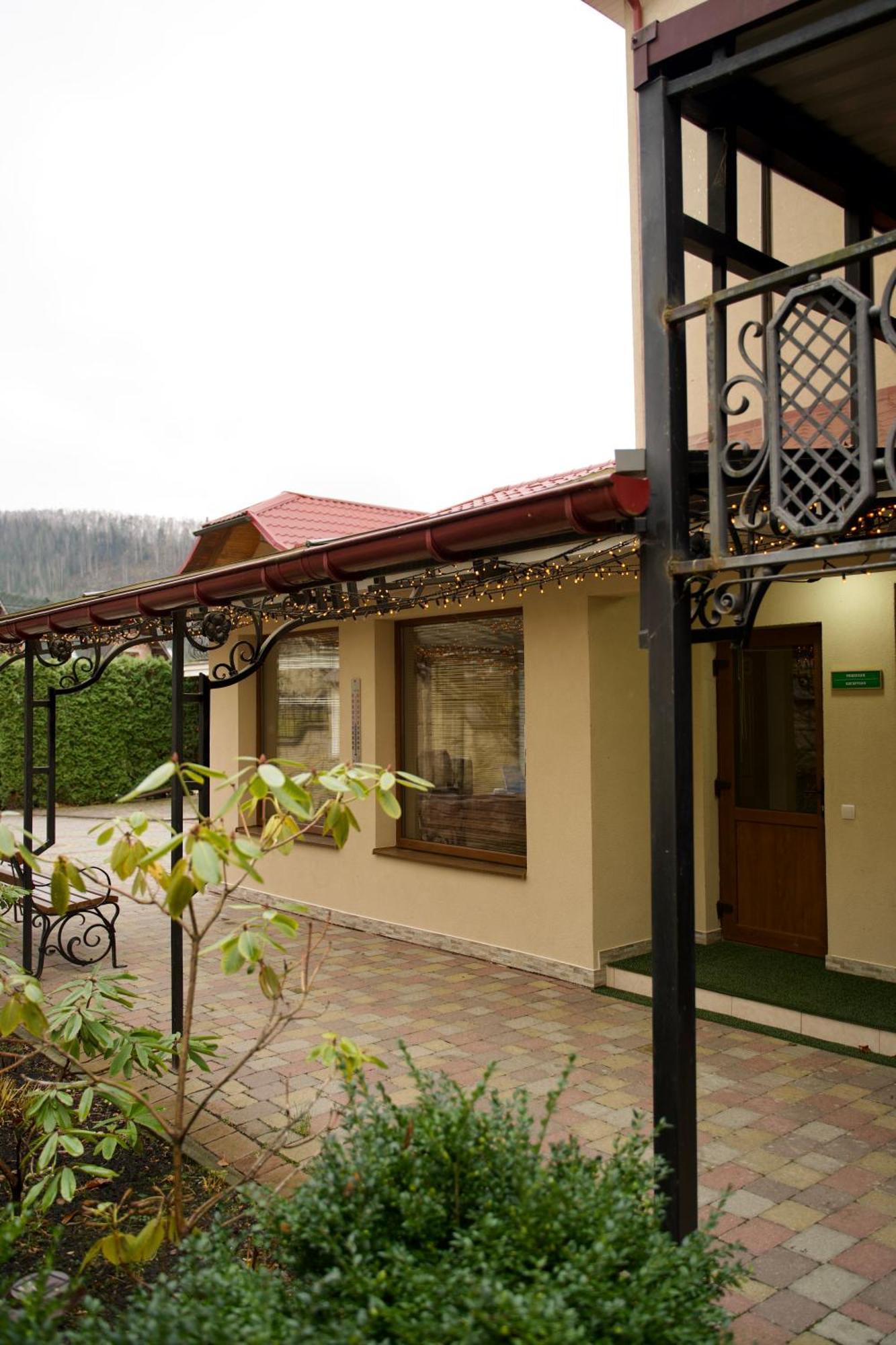 Петрос Family Hotel Jaremcse Kültér fotó